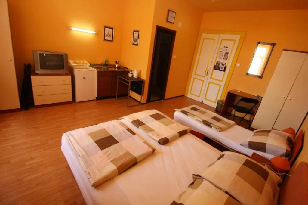 Guest House Zona Πούλα