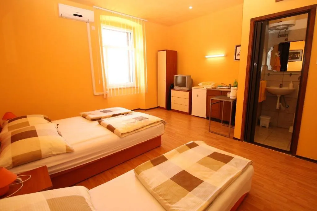 Guest House Zona Πούλα