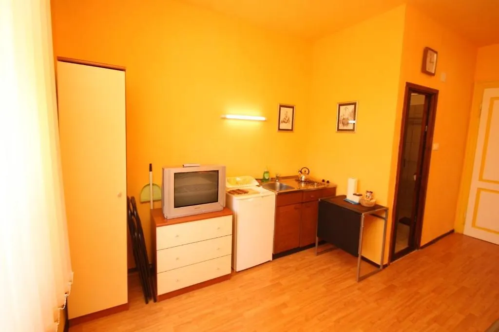 Guest House Zona PUY 0*, Pula