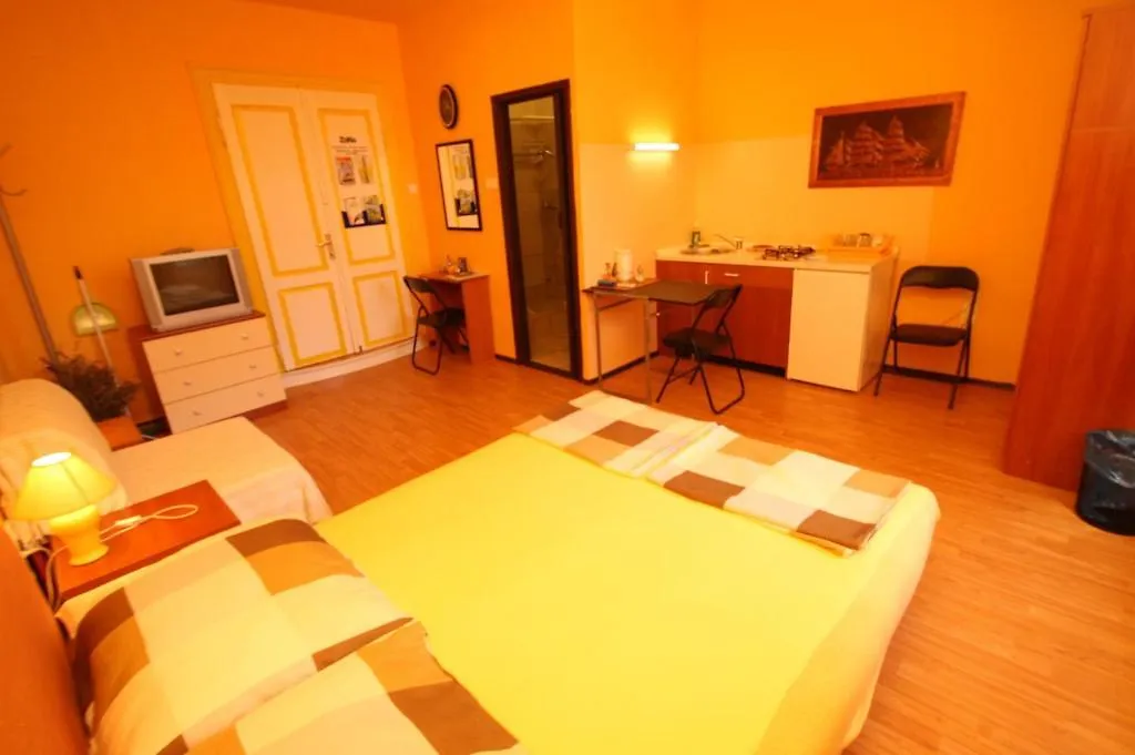 Guest House Zona Πούλα