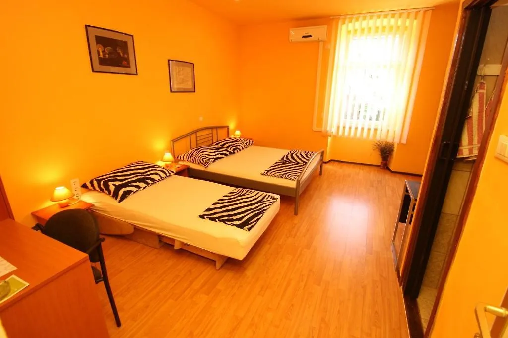 Guest House Zona Πούλα