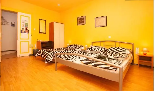 Guest House Zona Пула 3*,